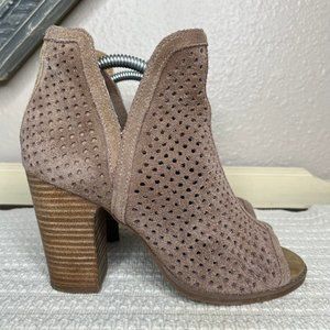 Lucky Brand Larise Beige Leather Ankle Block Heel Perforated Bootie Size 6M